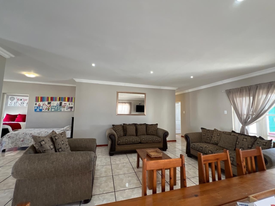 To Let 5 Bedroom Property for Rent in Mykonos Western Cape